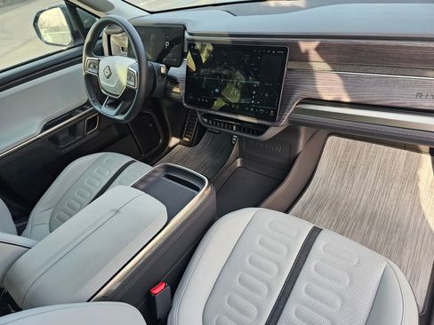 Used 2023 Rivian R1S Launch Edition image 14