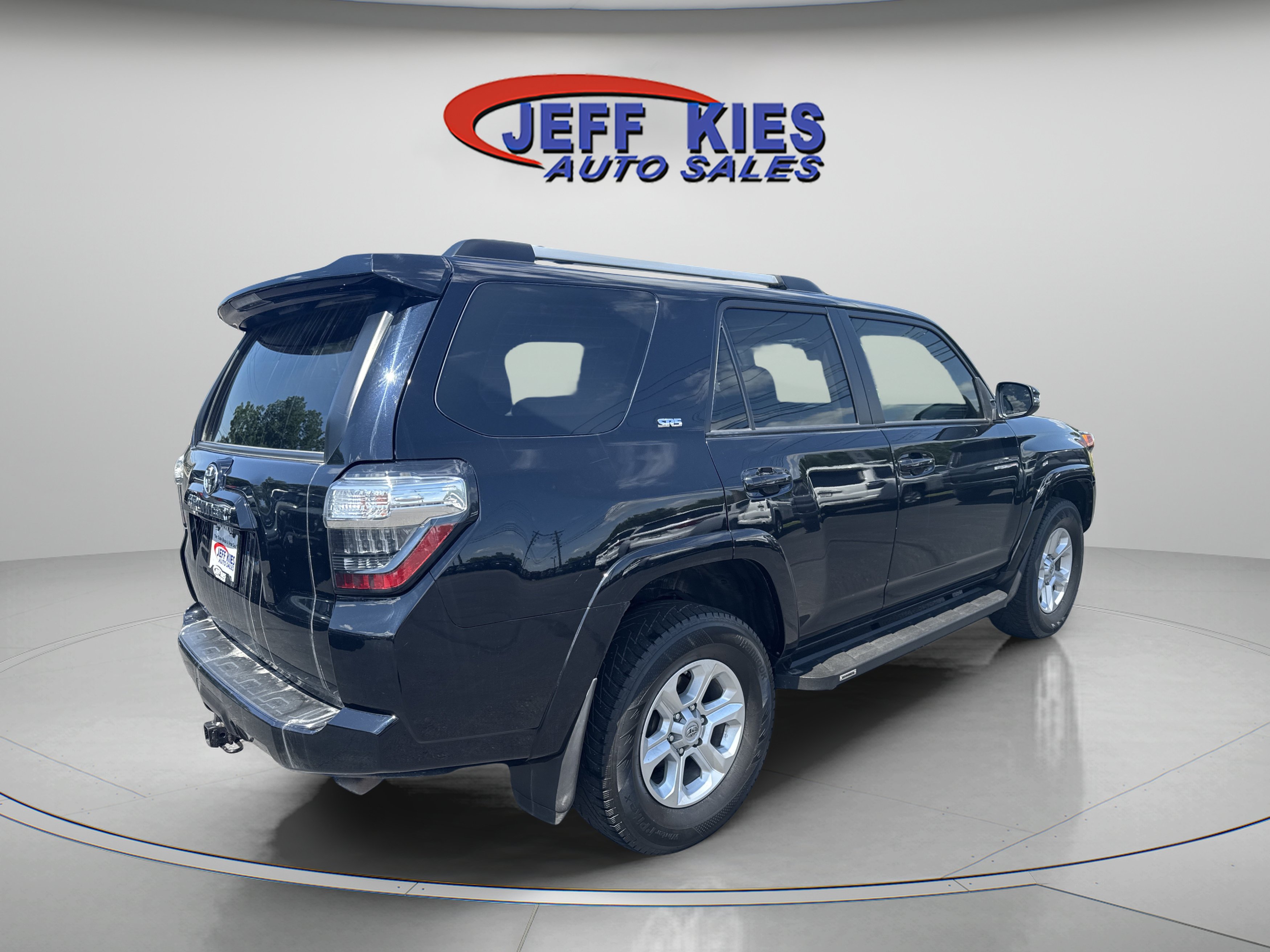 Used 2021 Toyota 4Runner SR5 Premium w/ Moonroof Package AWD/4WD image 5