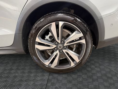 Used 2025 Volvo V60 B5 Cross Country Plus AWD/4WD image 15