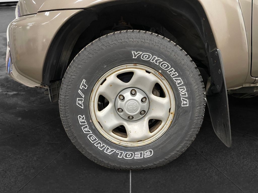 Used 2012 Toyota Tacoma 4x4 Access Cab w/ SR5 Pkg image 14