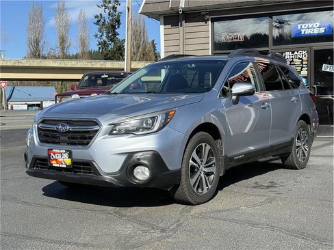 Used 2018 Subaru Outback 3.6R Limited image 2