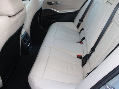 Used 2026 BMW 330i Sedan w/ M Sport Package RWD image 23