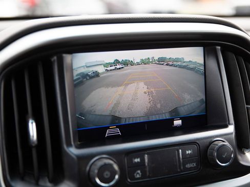 Used 2022 Chevrolet Colorado LT AWD/4WD image 17