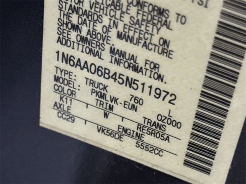 Used 2005 Nissan Titan LE w/ (T01) Tow Pkg image 25