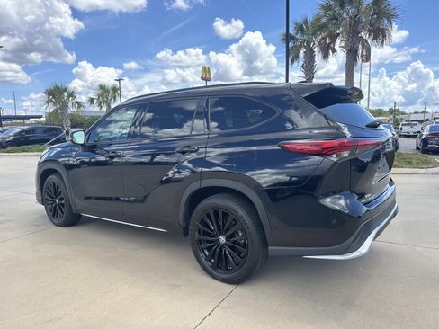 Used 2023 Toyota Highlander XSE FWD image 5