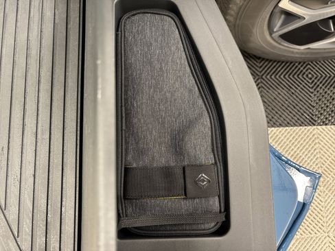 Used 2023 Rivian R1T Adventure image 32