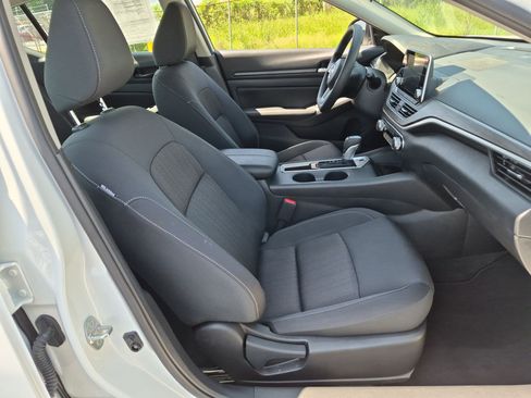 Used 2025 Nissan Altima 2.5 SV FWD image 33