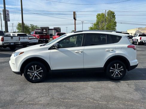 Used 2017 Toyota RAV4 LE image 4