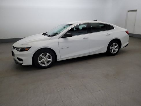 Used 2018 Chevrolet Malibu LS image 2
