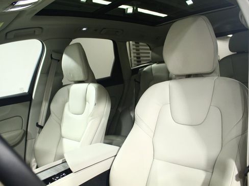 Used 2024 Volvo XC60 T8 Plus w/ Climate Package image 18