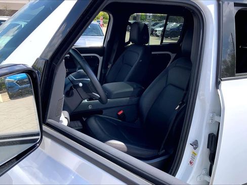 Used 2025 Land Rover Defender 110 S image 8