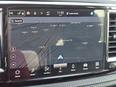 Used 2023 Chrysler Pacifica Limited image 9