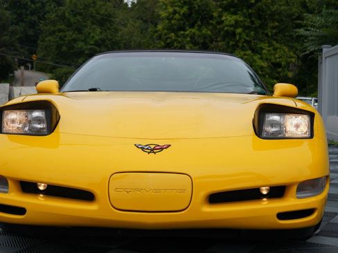 Used 2000 Chevrolet Corvette Convertible w/ Memory Pkg RWD image 28