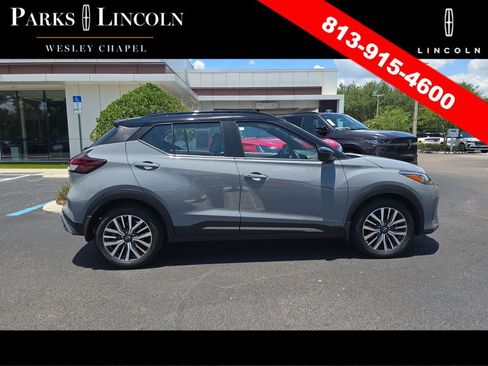 Used 2023 Nissan Kicks SR w/ SR Premium Package FWD image 3