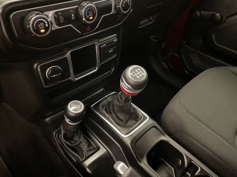 Used 2021 Jeep Wrangler Sport AWD/4WD image 16