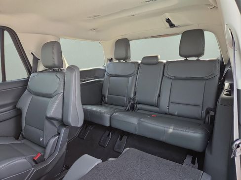 New 2026 Ford Expedition Active image 9