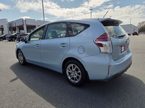Used 2016 Toyota Prius V Four image 8