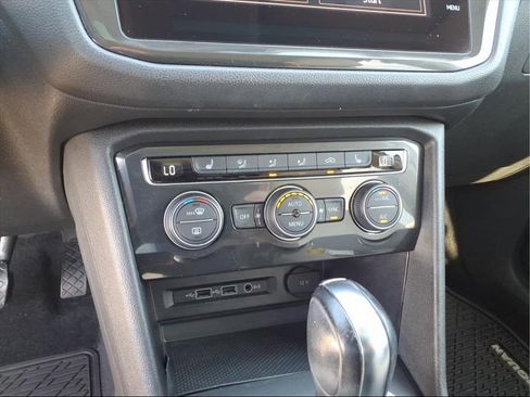 Used 2019 Volkswagen Tiguan SE w/ Panoramic Sunroof Package image 17