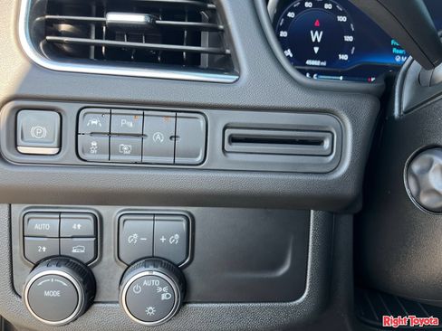 Used 2023 Chevrolet Tahoe LT w/ Luxury Package AWD/4WD image 34
