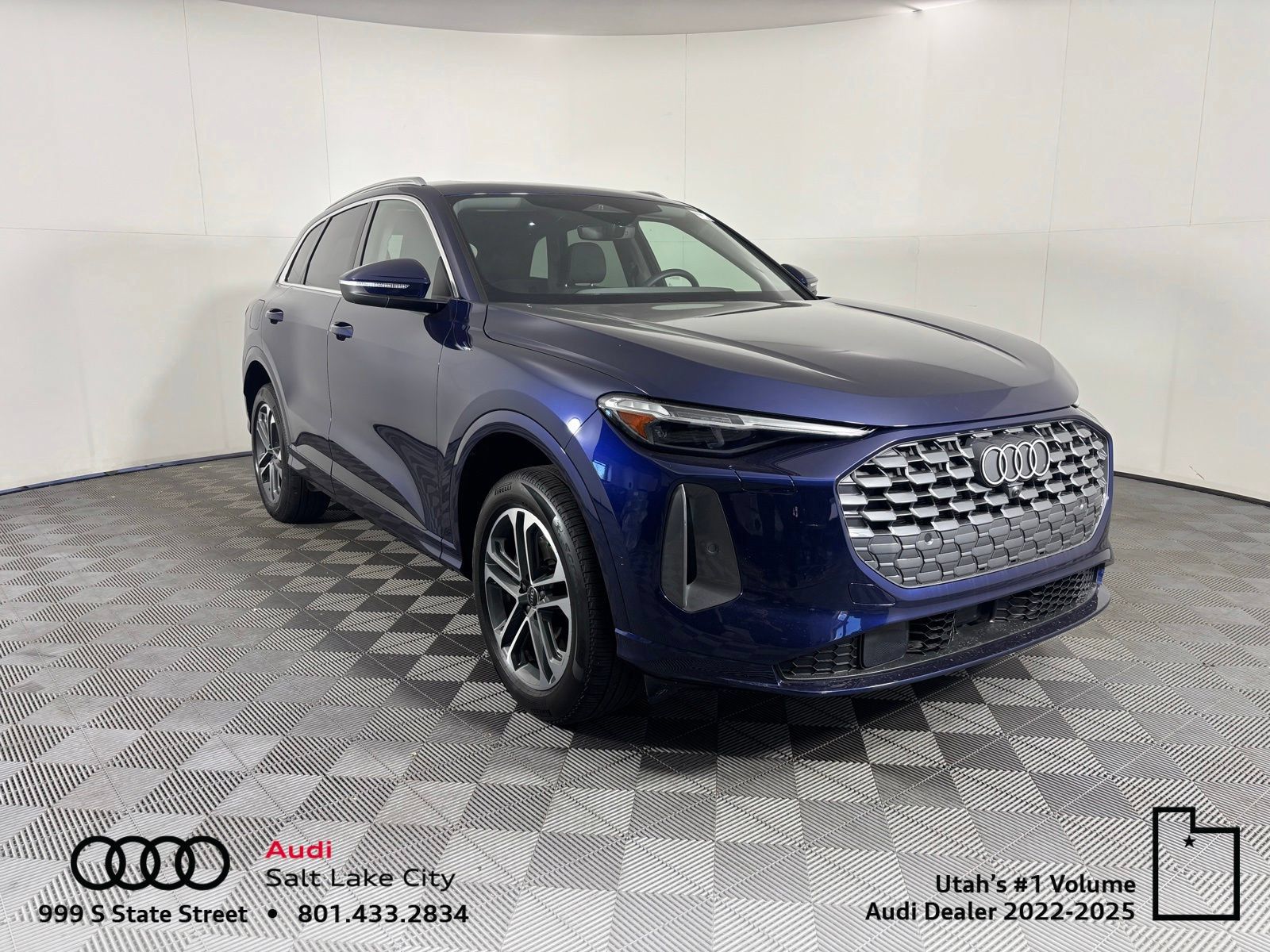 Used 2025 Audi Q5 Premium Plus w/ Premium Plus AWD/4WD image 1