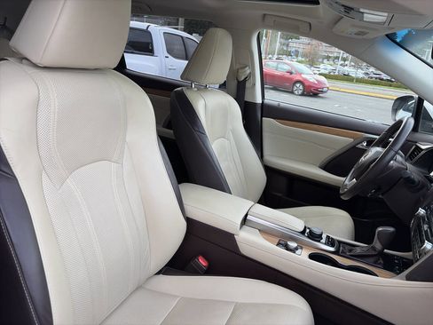 Used 2019 Lexus RX 350L Premium w/ Premium Package image 20