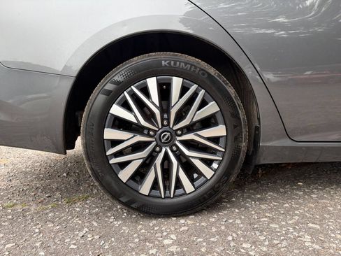 Used 2025 Nissan Altima 2.5 SV FWD image 29