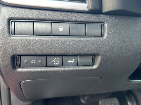 Used 2024 Nissan Rogue SV w/ SV Premium Package image 19