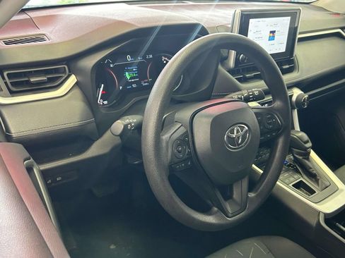 Used 2025 Toyota RAV4 XLE AWD/4WD image 13