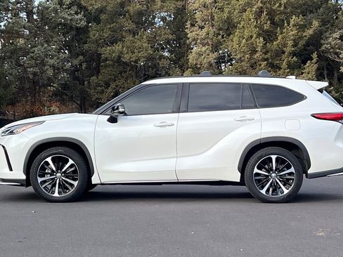 Used 2021 Toyota Highlander XSE image 8