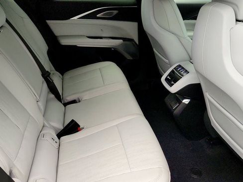 Used 2024 Cadillac Lyriq Luxury image 22