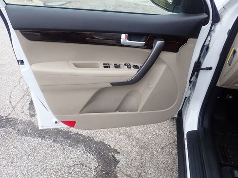 Used 2015 Kia Sorento LX AWD/4WD image 10