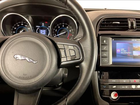 Used 2017 Jaguar F-PACE Premium image 19