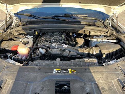 Used 2023 Jeep Grand Cherokee Limited image 17