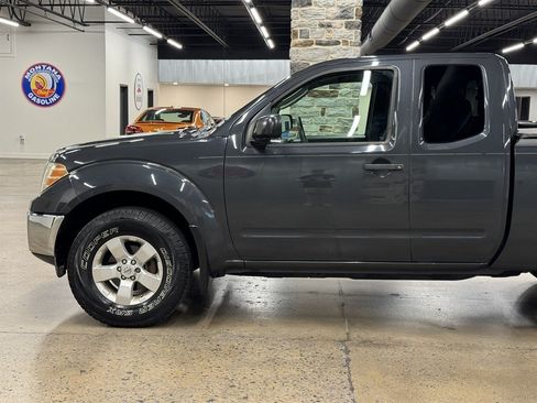 Used 2010 Nissan Frontier SE w/ SE Value Truck Pkg AWD/4WD image 5