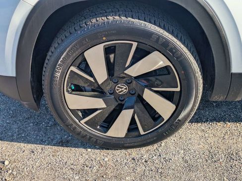 Used 2024 Volkswagen Atlas Cross Sport SE FWD image 10
