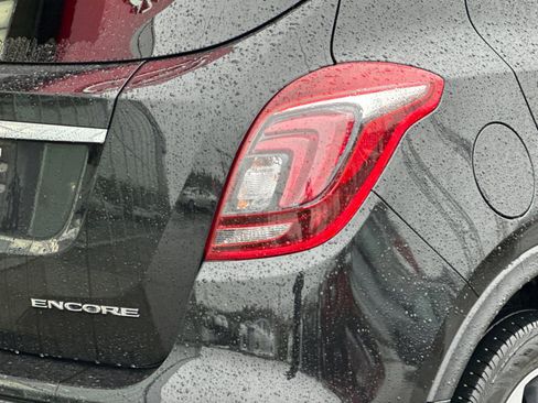 Used 2021 Buick Encore Preferred image 24