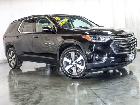 Certified 2019 Chevrolet Traverse LT w/ LT Premium Package AWD/4WD image 2