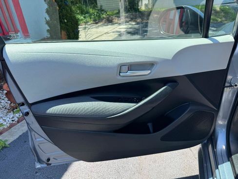 Used 2020 Toyota Corolla LE FWD image 11