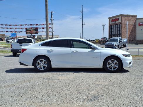 Used 2017 Chevrolet Malibu LS image 2