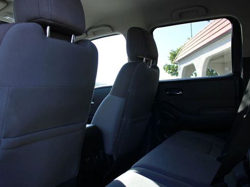 Used 2022 Nissan Frontier SV image 18