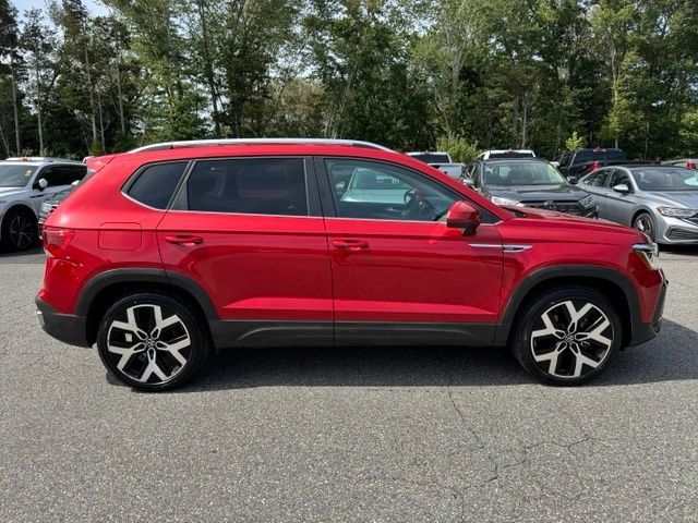 Certified 2022 Volkswagen Taos SEL w/ Panoramic Sunroof Package AWD/4WD image 4