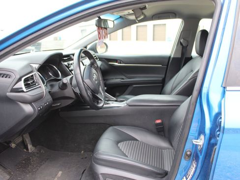 Used 2018 Toyota Camry L image 9