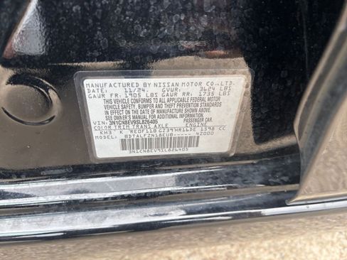 Used 2025 Nissan Versa SV FWD image 27