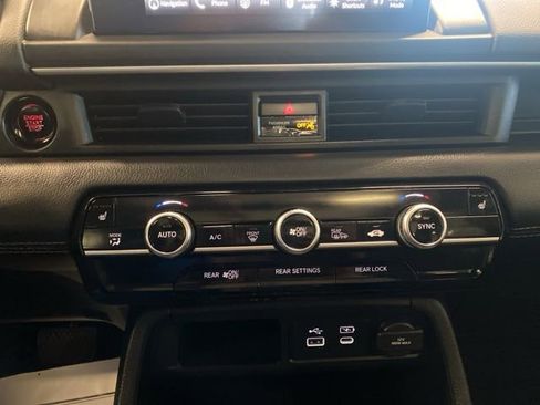 Used 2024 Honda Pilot Touring image 23