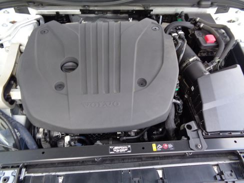 Used 2024 Volvo V60 B5 Cross Country Plus image 18