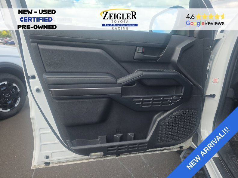 Used 2025 Toyota 4Runner SR5 AWD/4WD image 11