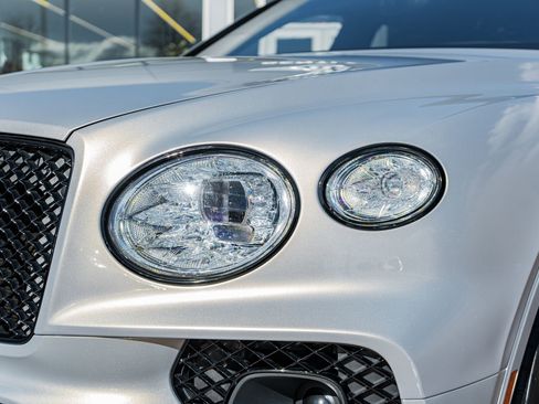Certified 2022 Bentley Bentayga AWD/4WD image 23