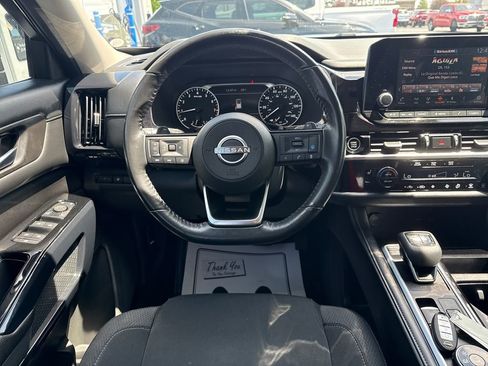 Used 2022 Nissan Pathfinder SV AWD/4WD image 16