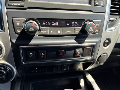 Used 2017 Nissan Titan PRO-4X AWD/4WD image 36