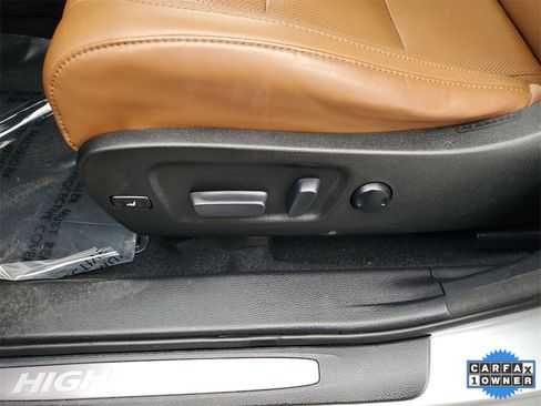 Used 2017 Toyota Highlander Limited image 22